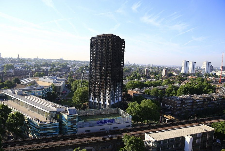 "Дейли мейл" гръмна: Това е "корпоративно клане", в кулата на ада в Лондон може живи да са изгорели стотици! (ВИДЕО)