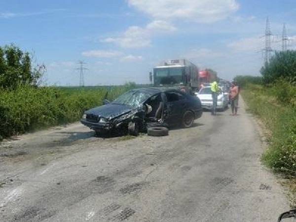 Шофьор предприе неправилно изпреварване и се прости с живота си край Козлодуй