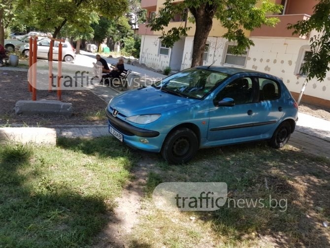 Нагъл хасковлия паркира "количката" си на детска площадка в Пловдив и си навлече хорския гняв  