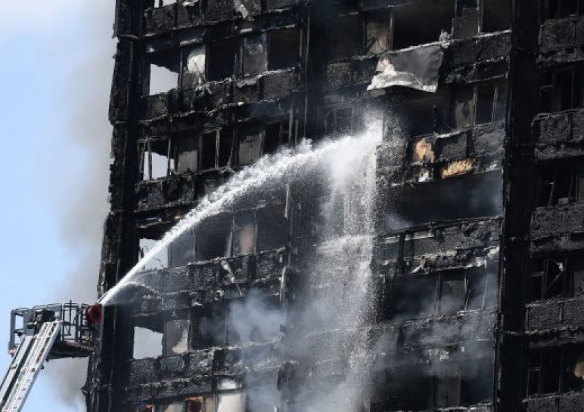 След трагедията в "Кулата на ада" в Лондон гневът към политиците и общинарите расте неудържимо
