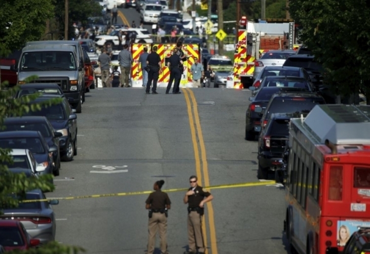 Извънредно от САЩ: Кола се вряза в пешеходци – има загинали и ранени (СНИМКИ)