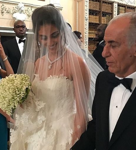Това ли е най-скъпата сватба на света? Синът на най-богатата чернокожа жена се ожени за иранска моделка с тъмно минало в двореца Бленъм (СНИМКИ)