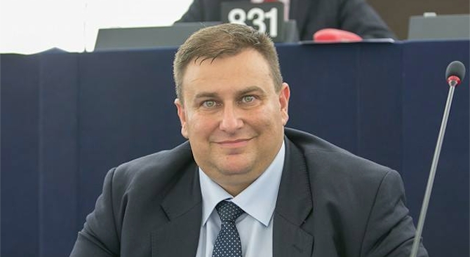 Евродепутат от ГЕРБ: Крайно време е да решим проблема с "вечните длъжници" и колекторски фирми 