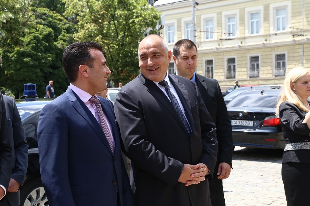 Борисов поздрави Заев за изборната победа и му обеща да...