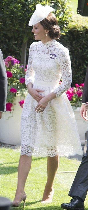 Британският кралски двор в шок: Ужас, тя прилича на Даяна! Кейт показа твърде много с прозрачна рокля, точно като майката на съпруга си преди години (СНИМКИ)