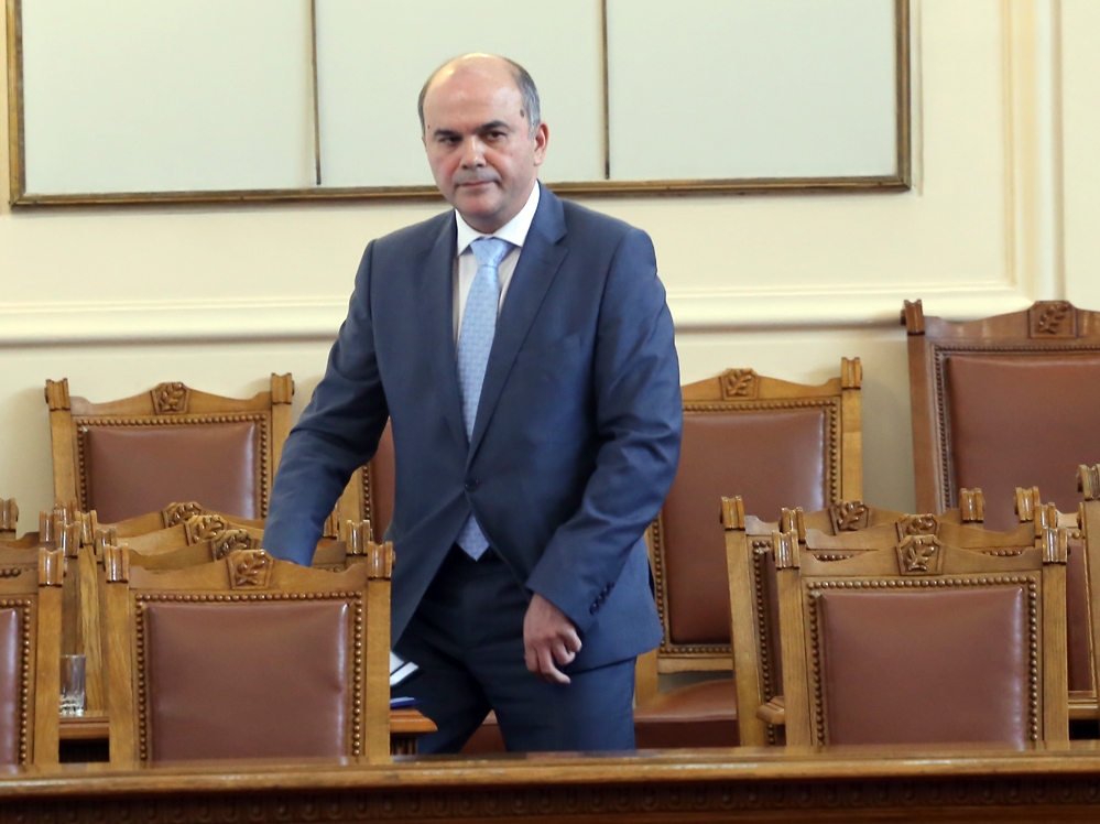 ГЕРБ иска изслушване на социалния министър в парламента