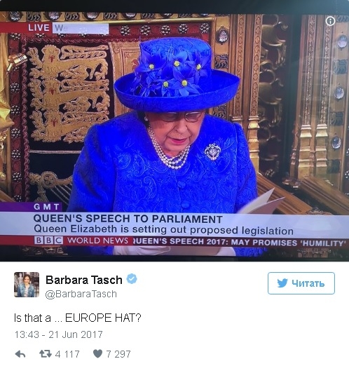 Само в БЛИЦ! Британците пошашавени от тоалета на Кралицата – говори за Брекзит, облечена в цветовете на ЕС (СНИМКИ)