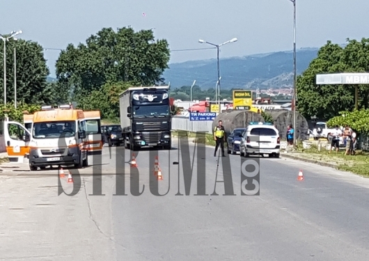 Първи СНИМКИ от страшна трагедия край Петрич! Джип зави наляво и труповете на двама мотористи останаха на пътя
