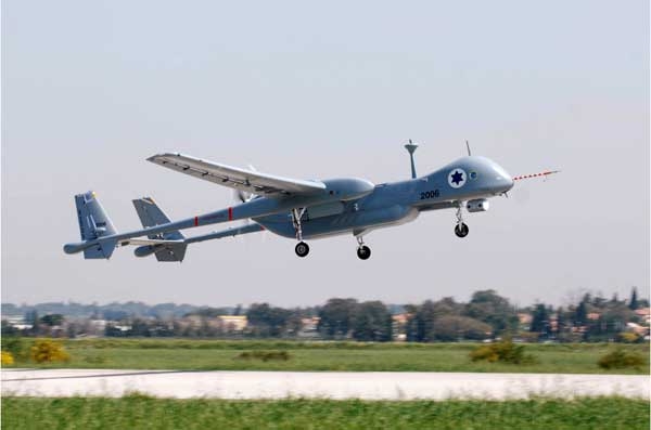 Бундесверът спешно взема на лизинг бойни дронове от Израел 