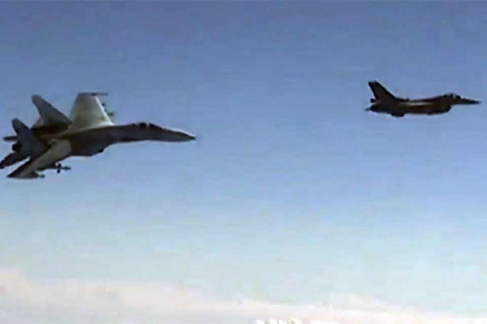 Каква информация добиват шпионските самолети на НАТО край границите на Русия?