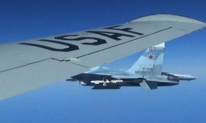Пуснаха снимки на провокацията между руски и американски самолети, която за малко не доведе до нещо по-лошо