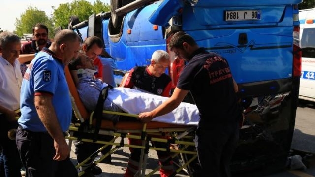 Турски шофьор изтърва рейса, качи се на тротоара и стана страшно (ВИДЕО)