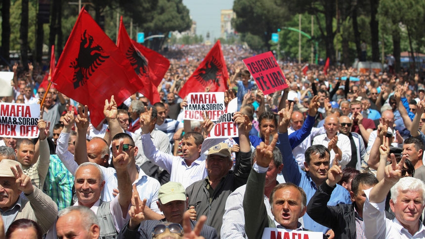 Изборите в албанския парламент ще преминат в обстановка на силно противостоене между властите и опозицията