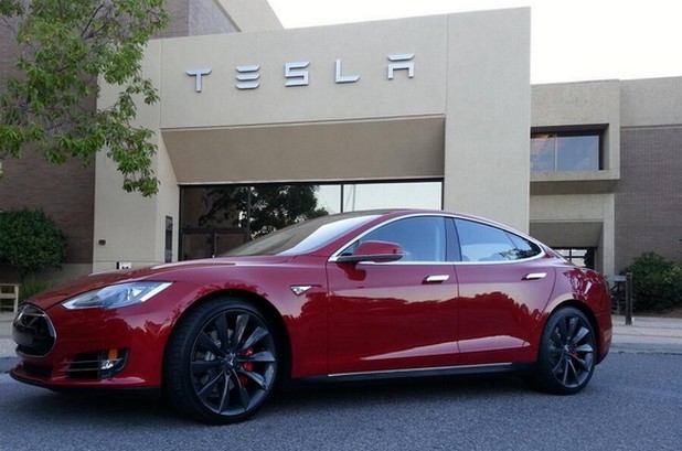 Цените на Tesla падат с 30% при производство в Китай
