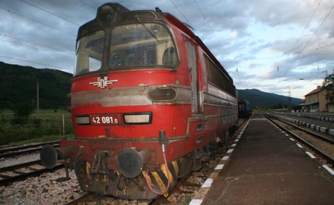 Драма на релсите! Повреда в спирачката спря бързия влак от Пловдив за София