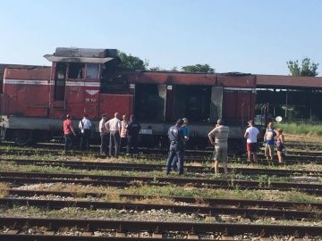 Ето какво остана от пламналия влак в Горна Оряховица (СНИМКИ)