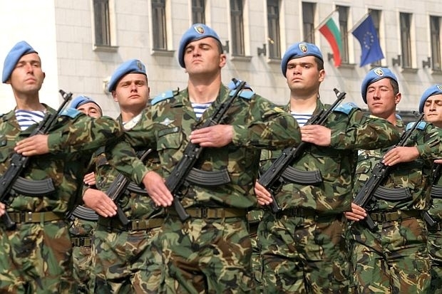 Още проблеми в армията: Директива от Европа спира отпуските на военнослужещите
