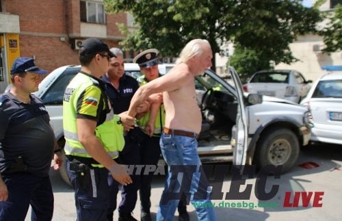 Бързи и яростни в Търново! Джип влетя в патрулки пред полицията (СНИМКИ)