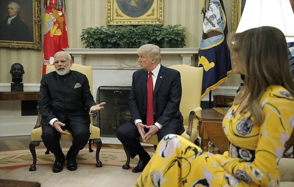Индия е в краката на Мелания! Първата дама на САЩ порази Нарендра Моди с уникално стилна рокля (СНИМКИ/ВИДЕО)
