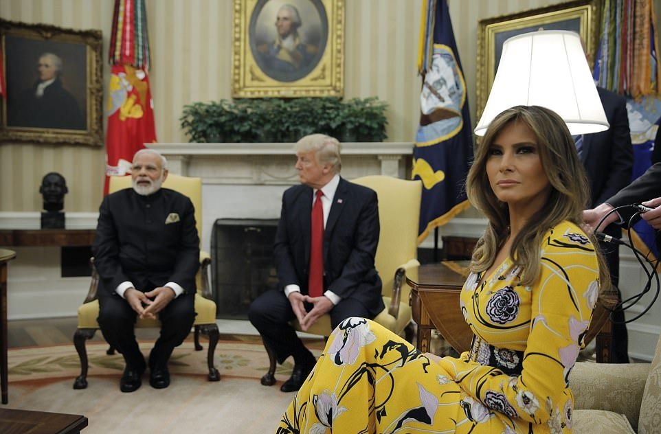 Индия е в краката на Мелания! Първата дама на САЩ порази Нарендра Моди с уникално стилна рокля (СНИМКИ/ВИДЕО)