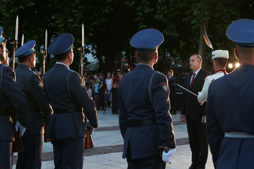 Радев с емоционални думи от и за Свищов (СНИМКИ)