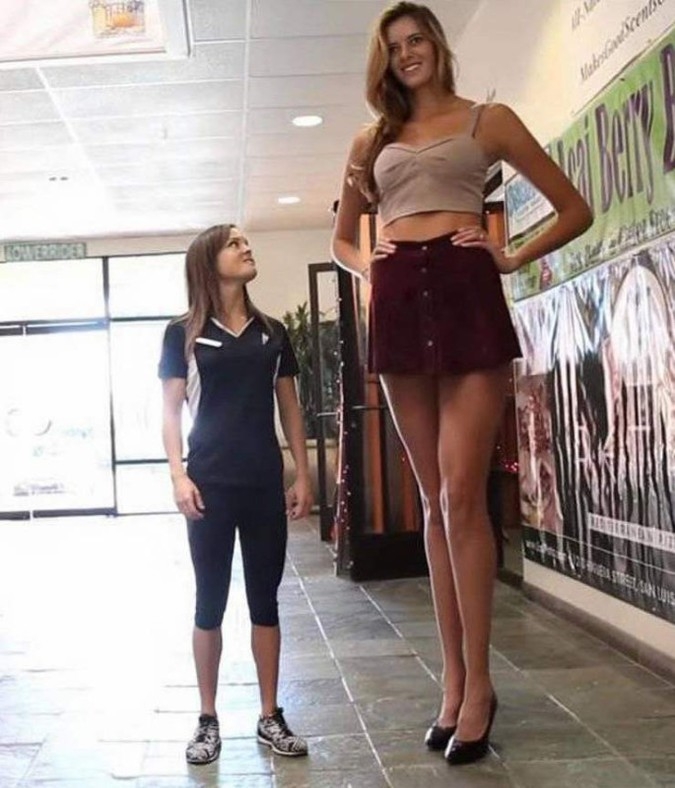 Красавицата с разкошна фигура и най-дълги крака в САЩ се оплака от дискриминация (СНИМКИ)