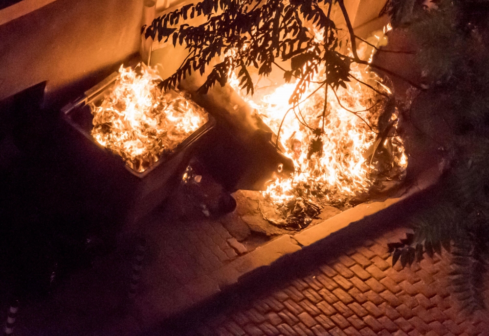 Среднощен пожар в центъра на София стресна столичани! (СНИМКИ)