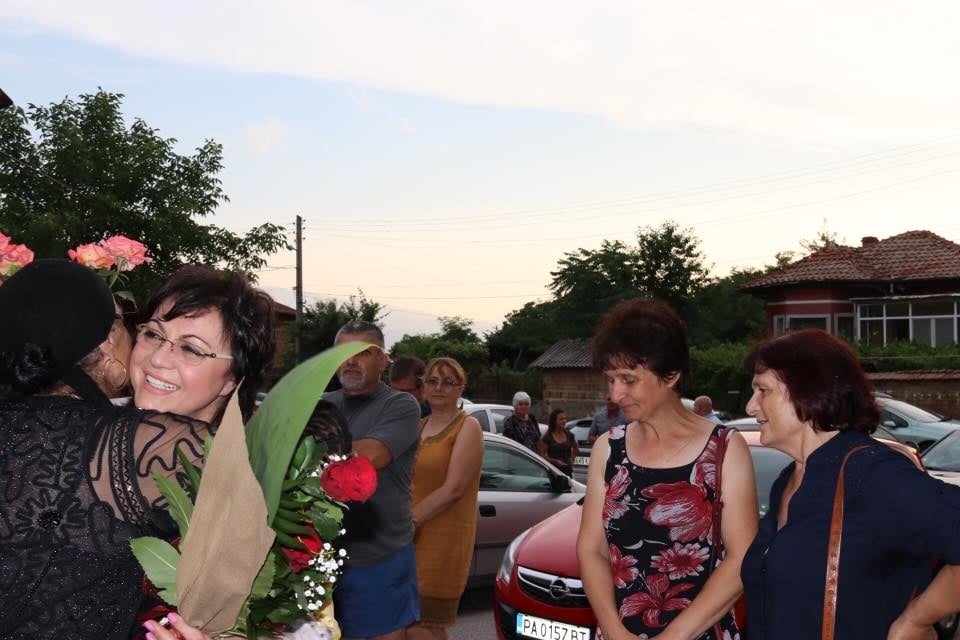 Първо в БЛИЦ! Нинова показа уникални СНИМКИ