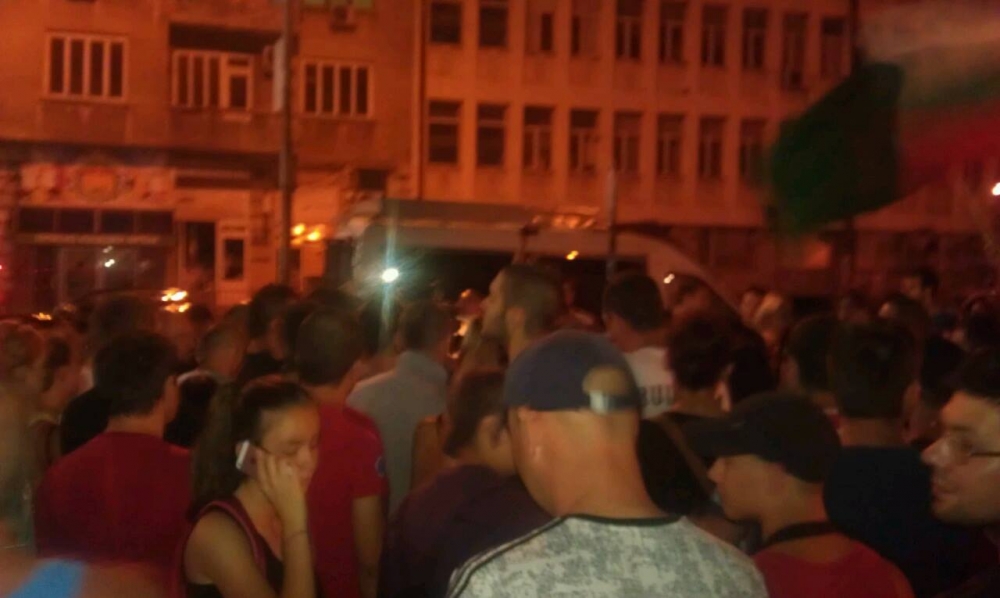 Извънредно и първо в БЛИЦ! В Асеновград зоват Борисов да реши проблема, вижте какво се случва на протеста!