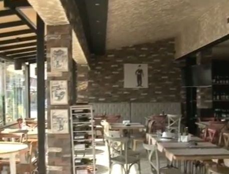 Събарят на части ресторанта, в който стреляха по Митьо Очите, собственикът обвинява общината в произвол