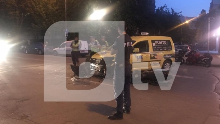 Ужасна катастрофа в София прати моторист в болница (СНИМКИ)