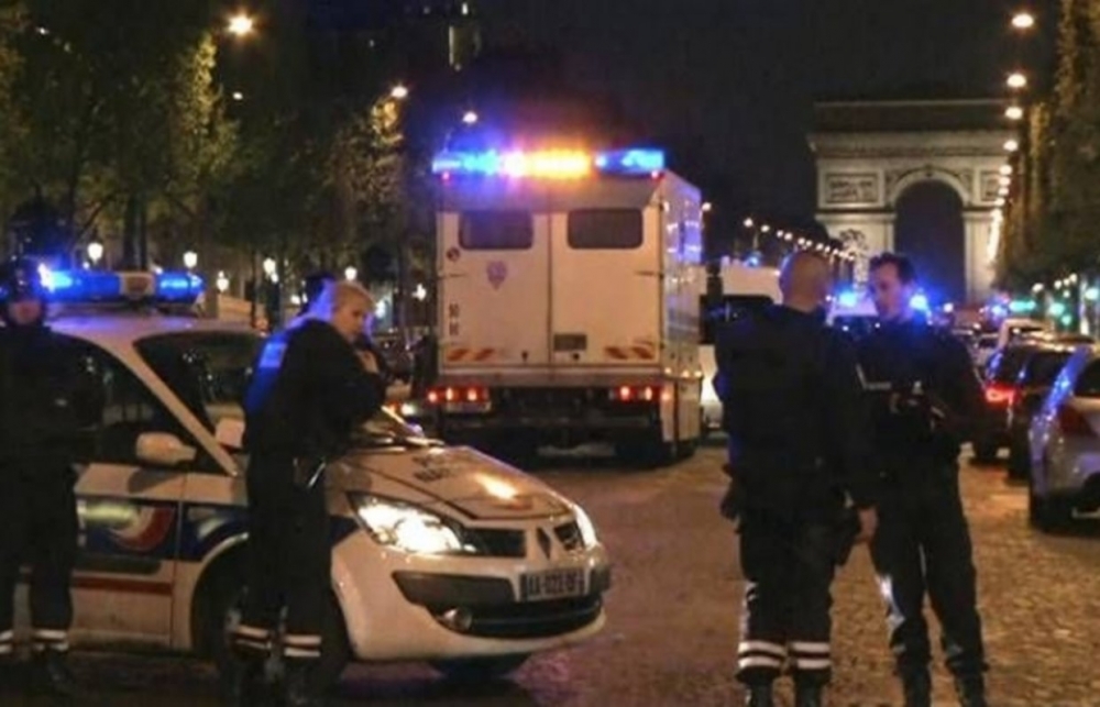 Извънредно от Париж: Десетки души на косъм от смъртта пред джамия, арменец опита да се вреже в тълпа и "да отмъсти за Батаклан"!