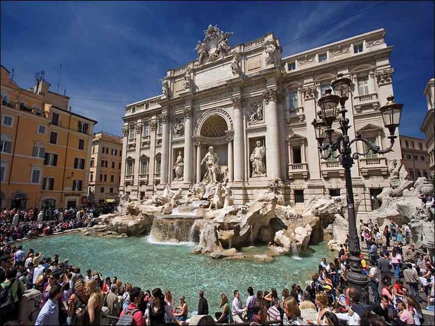 Ще ходите в Италия? Внимавайте, там вече глобяват до 500 евро тези, които се охлаждат във фонтани  