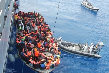 Италианският вътрешен министър призова европейските страни да отворят пристанищата си за корабите с мигранти