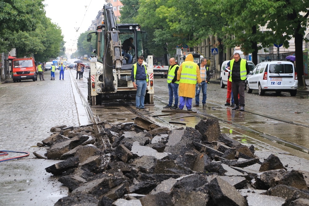 Фоторепортаж на БЛИЦ! Започна ремонтът по столичния бул. "Дондуков"