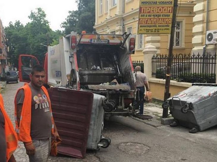 Екшън в Бургас! Нападнаха служители на сметосъбираща фирма (СНИМКА)