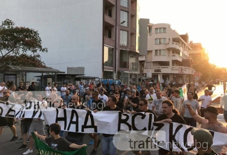 Млад рокер се издънил жестоко на протеста в Асеновград 