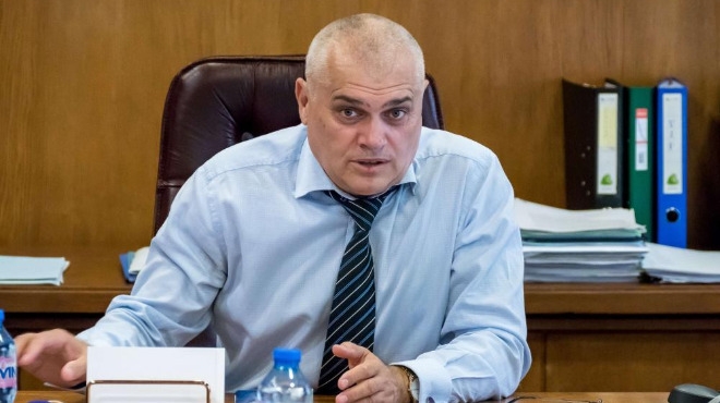 Министър Радев разпореди проверка във връзка с пътния инцидент с бащата на президента 
