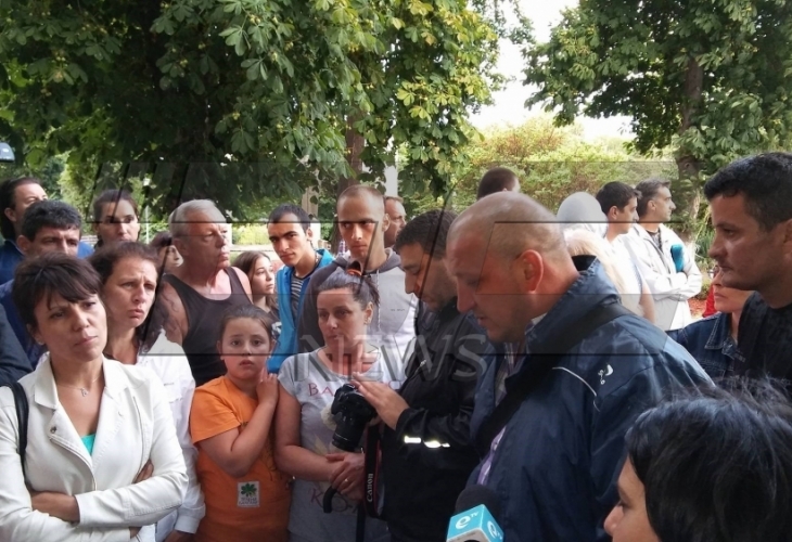 Кметът на Асеновград: Всички роми в махалата са законно пребиваващи