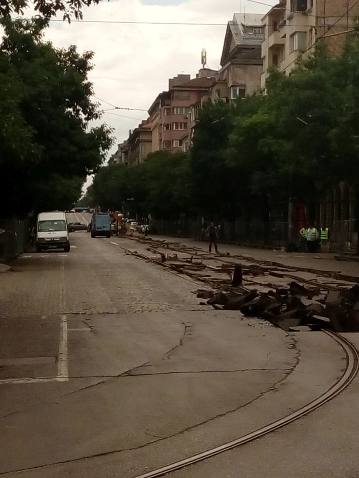 Фоторепортаж в БЛИЦ: Вижте как изглежда бул. "Дондуков" след започването на ремонта 