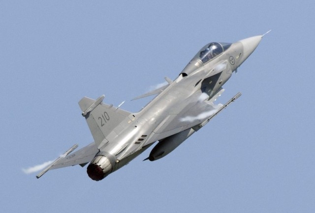 Пазарлъкът за новите бойни самолети навлезе в нова фаза