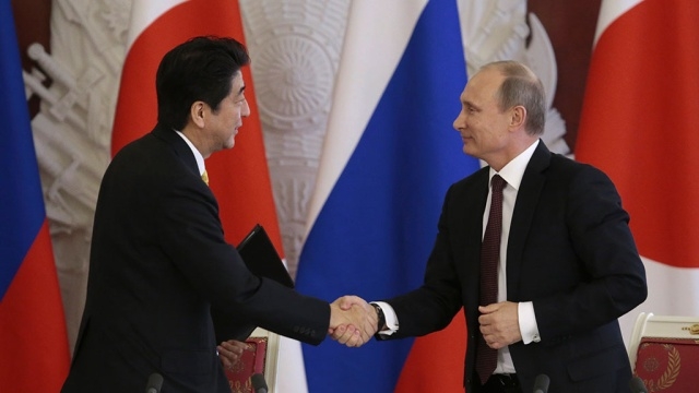 Шиндзо Абе и Владимир Путин обсъдиха възможностите за мирния договор между Япония и Русия