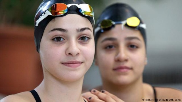 Невероятната история на две сирийски сестри, които спасиха себе си и още 18 човека от смърт (СНИМКА)