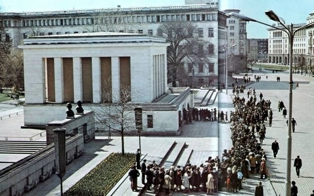 На днешния ден преди 68 година е построена сградата, превърнала се в ябълката на раздора след социализма 
