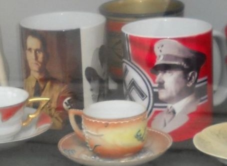 Германци си купуват сувенири с Хитлер от родното Черноморе  