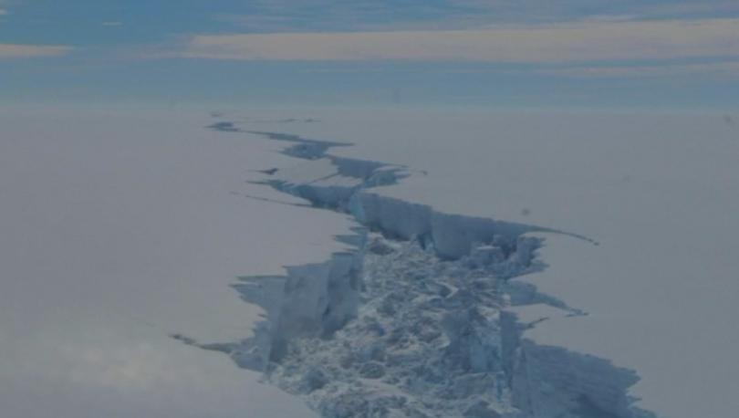Огромен айсберг се отцепи от Антарктида