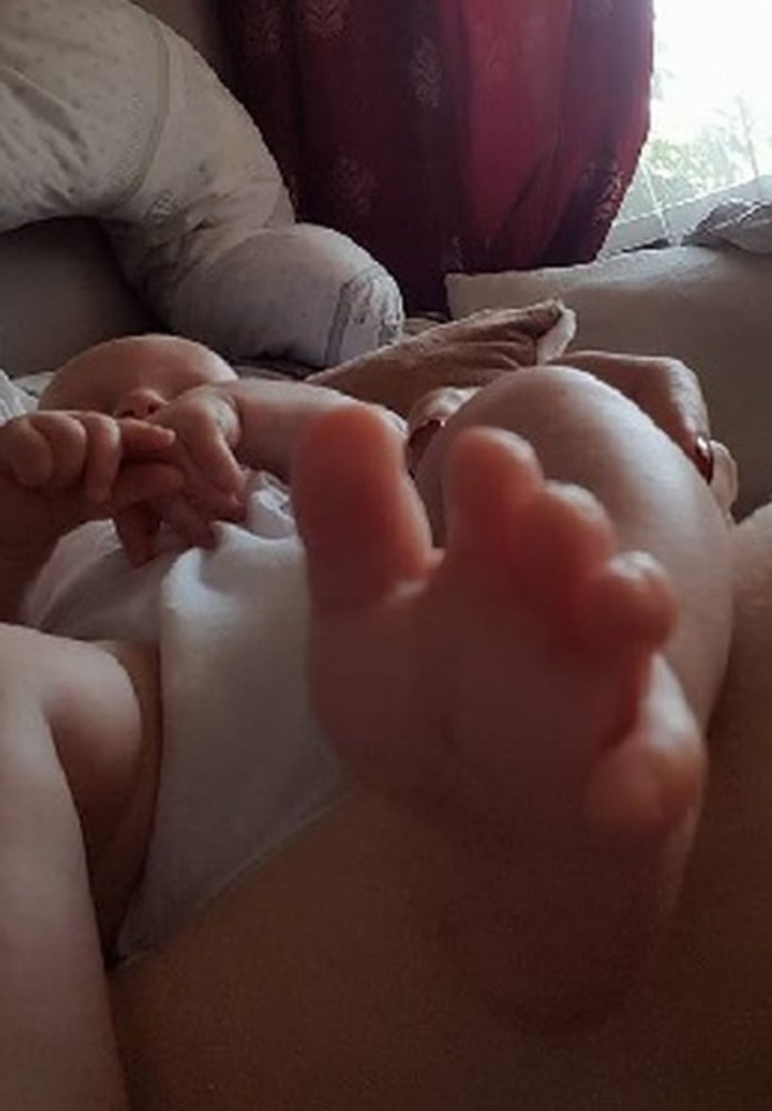 Първа СНИМКА на бебето на Ицко Финци, актьорът се видял в чудо с 3-месечната Матилда