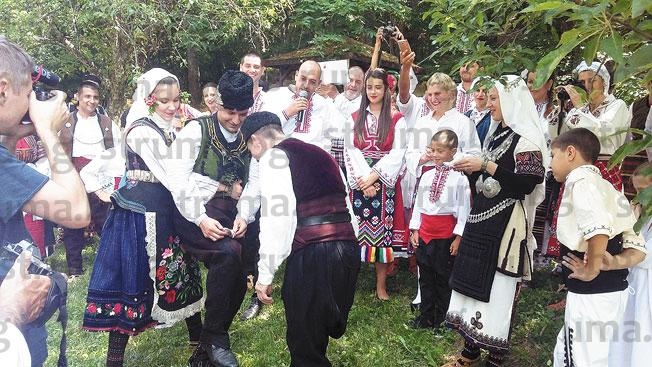Дълго време всички ще говорят за уникалната сватба на Крум и Пламена, събрала 200 гости и запазила българските традиции! (СНИМКИ)