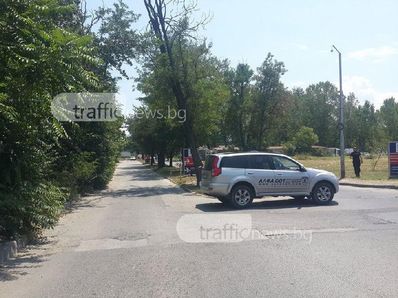 Извънредно от Пловдив: Полиция отцепи пътя към Спешното, военен хеликоптер се приземи в болницата! (СНИМКИ)