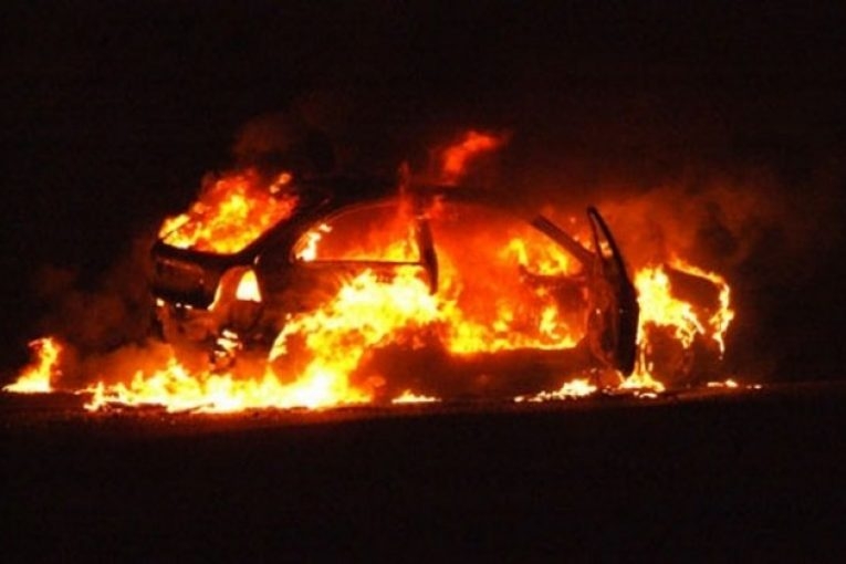 Карък: Иван тръгна за печено агне, но колата му лумна в пламъци в движение и изгоря